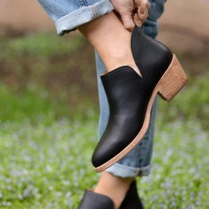 Nisolo Everyday Ankle Booties in Black Leather